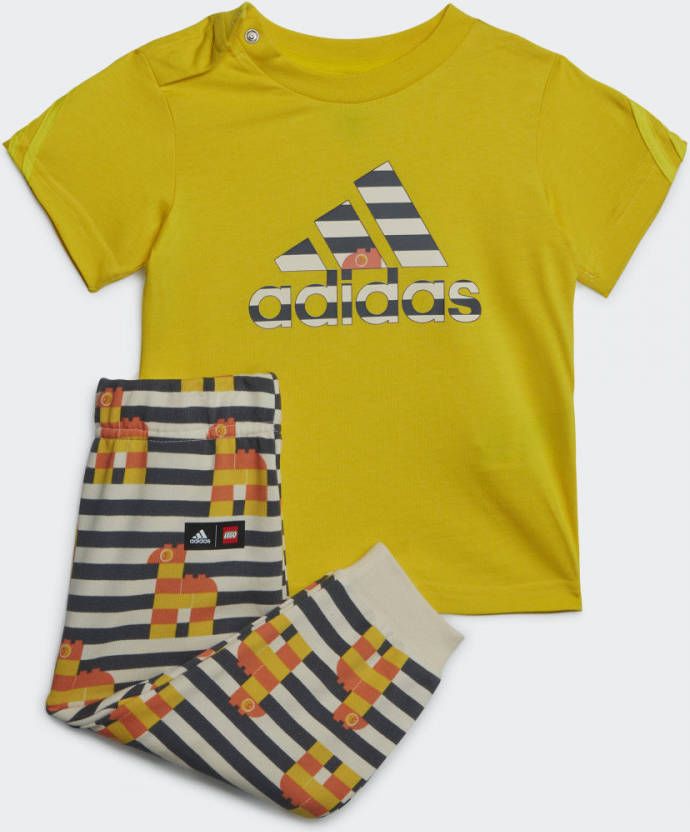 adidas x Classic LEGOÂ® T shirt en Broek Set